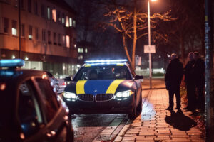 polizeiauto oberberg hueckeswagen ntoi polizeieinsatz polizisten angegriffen
